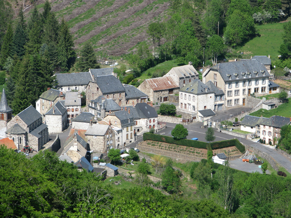 Le bourg de Peyrusse
