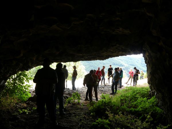 Sur les bords du Cézallier, mystérieuses grottes volcaniques